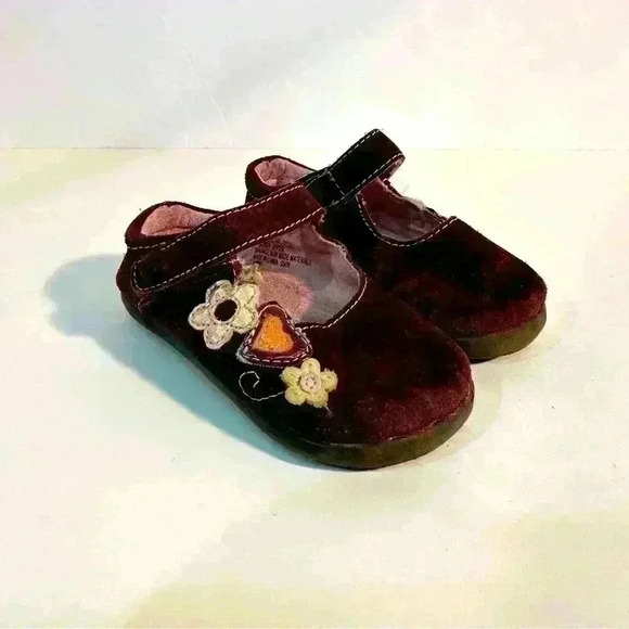 GENUINE KIDS FROM OSHKOSH GIRL SHOES 5 BROWN SUEDE MARY JANES W/FLOWERS - Picture 1 of 9